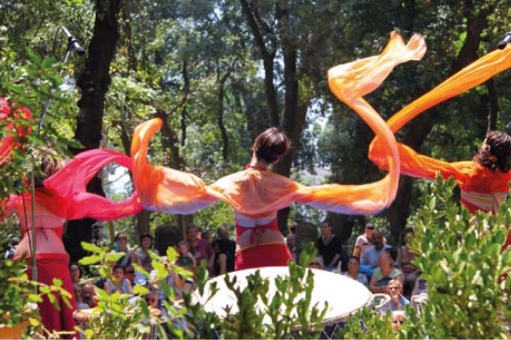 Festival "A piedi nudi nel parco, il corpo e la danza immersi nella natura"
