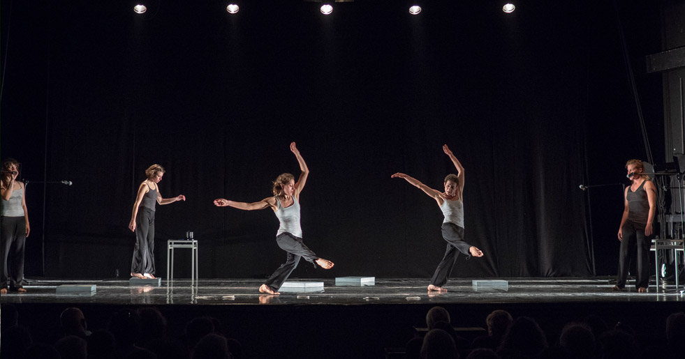 "la teoria dello sciame intelligente", coreografia di Gabriella Stazio, Compagnia Movimento Danza (foto di Pasquale Ottaiano)